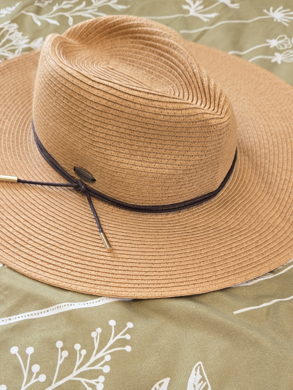 Wallaroo Wide-Brim Straw Sun Hat with Dark Brown Band NWOT Womens ONE SIZE Xlnt.